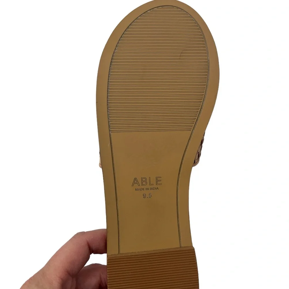 Able‎ local + global oliveira woven sandal size 9.5